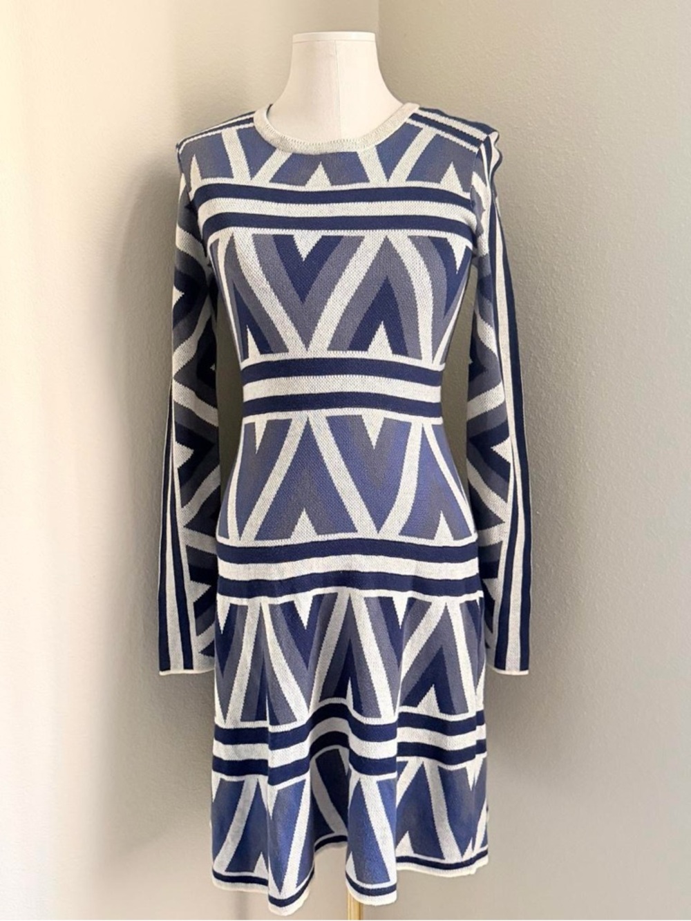 BCBG Navy and White Geometric Long-Sleeve Knit Dress